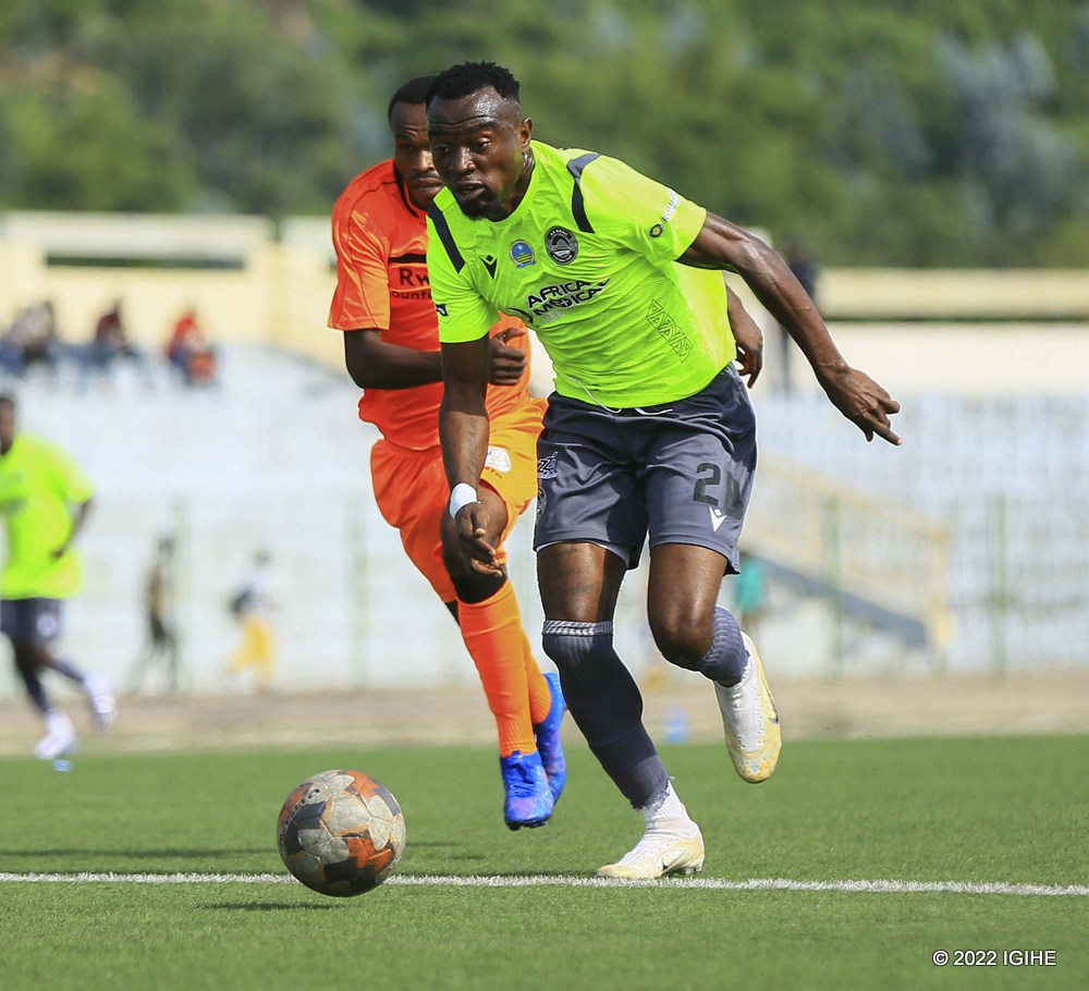 Ndikumana Landry ari mu bakinnyi bitwaye neza kuri uyu mukino. Umukino umaze iminota mike utangiye, yazamukanye umupira acenga ab'inyuma ba Rutsiro FC