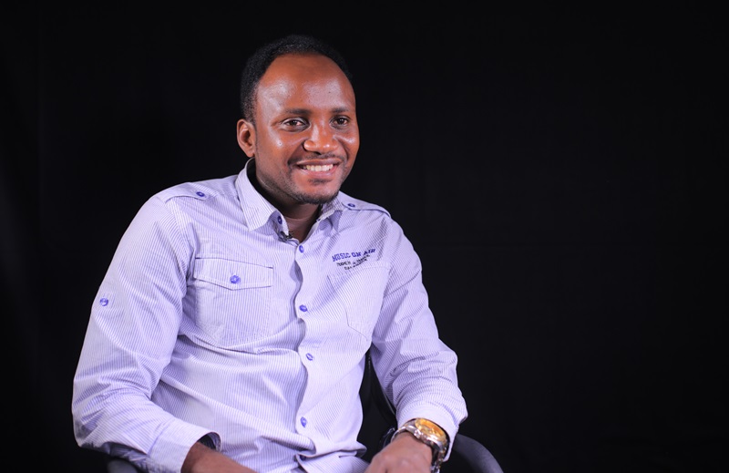 Theo Bosebabireba yiyunze na se wari waramwihakanye