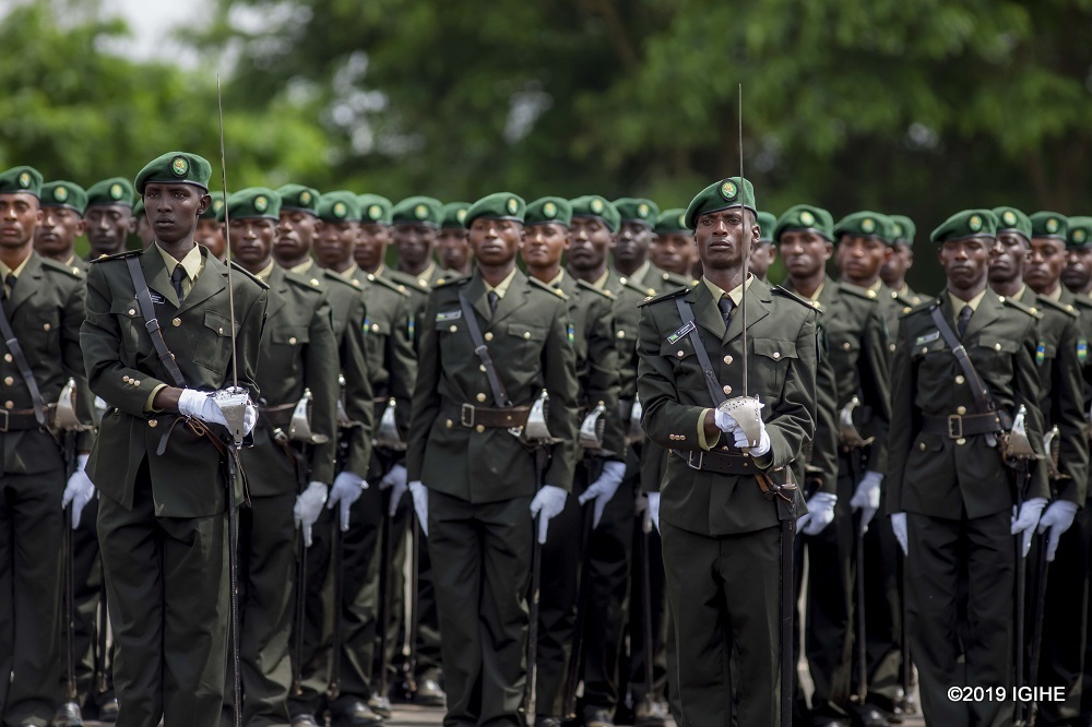 Mu basoje amasomo barimo abagera kuri 283 bamaze umwaka umwe, bane batorejwe hanze y’u Rwanda na 37 bari bamaze imyaka ine biga mu Ishuri rya Gisirikare i Gako