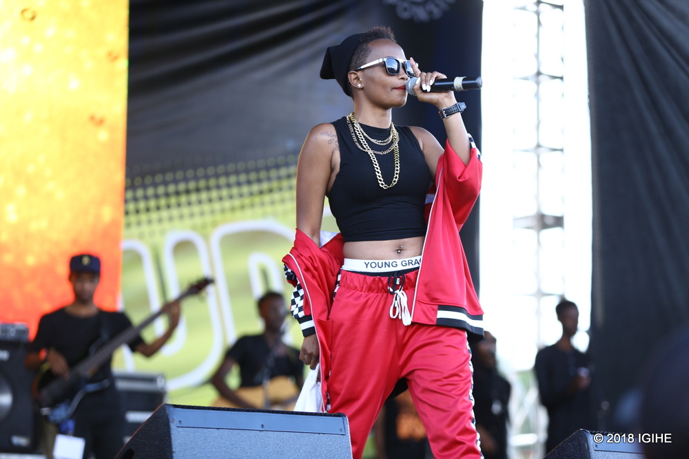 Young Grace asigaye yambara amakariso yanditseho amazina ye