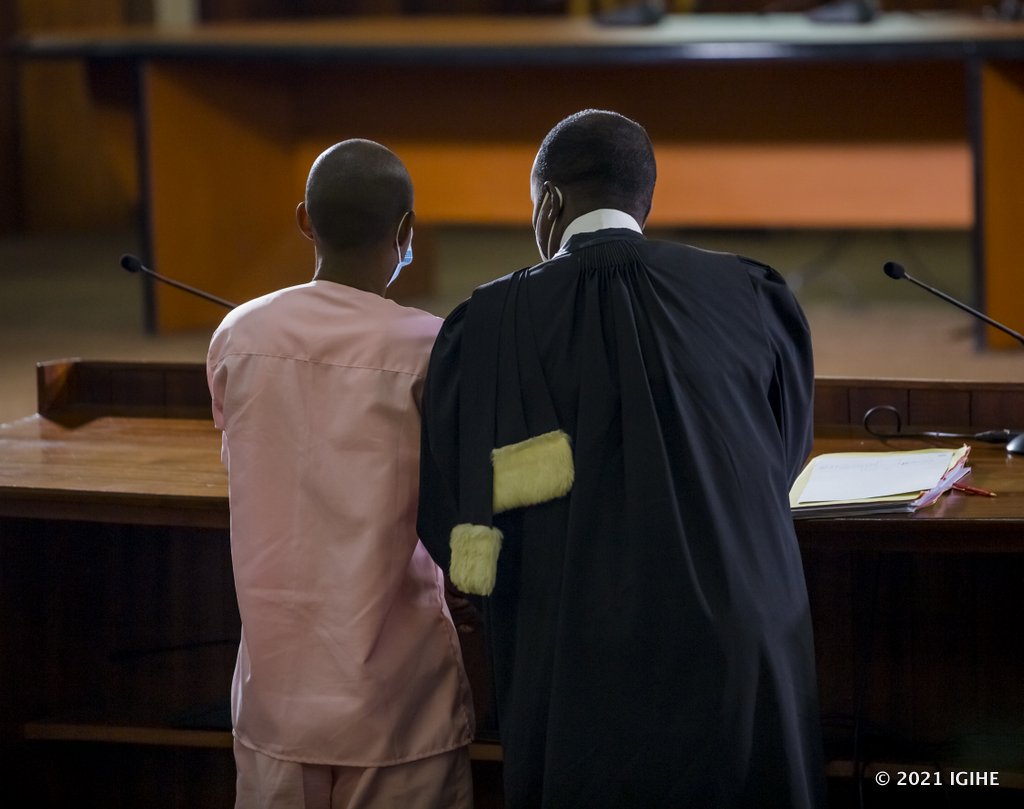 Me Nkundabarashi Moïse na Nsabimana Callixte 'Sankara' imbere y'Inteko iburanisha