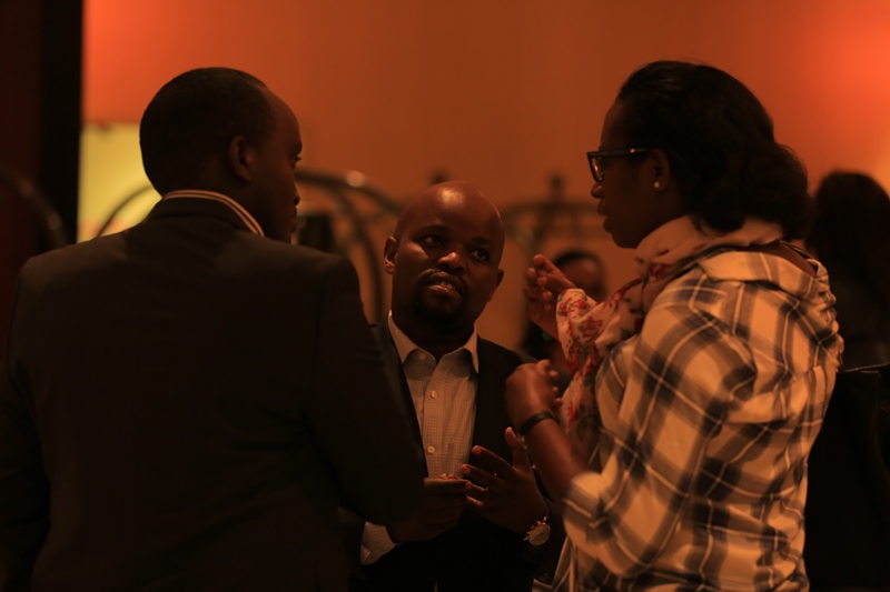 Minisitiri w'Urubyiruko n'Ikoranabuhanga,Jean Philbert Nsengimana(hagati) yamaze gusesekara mu Mujyi wa San Francisco