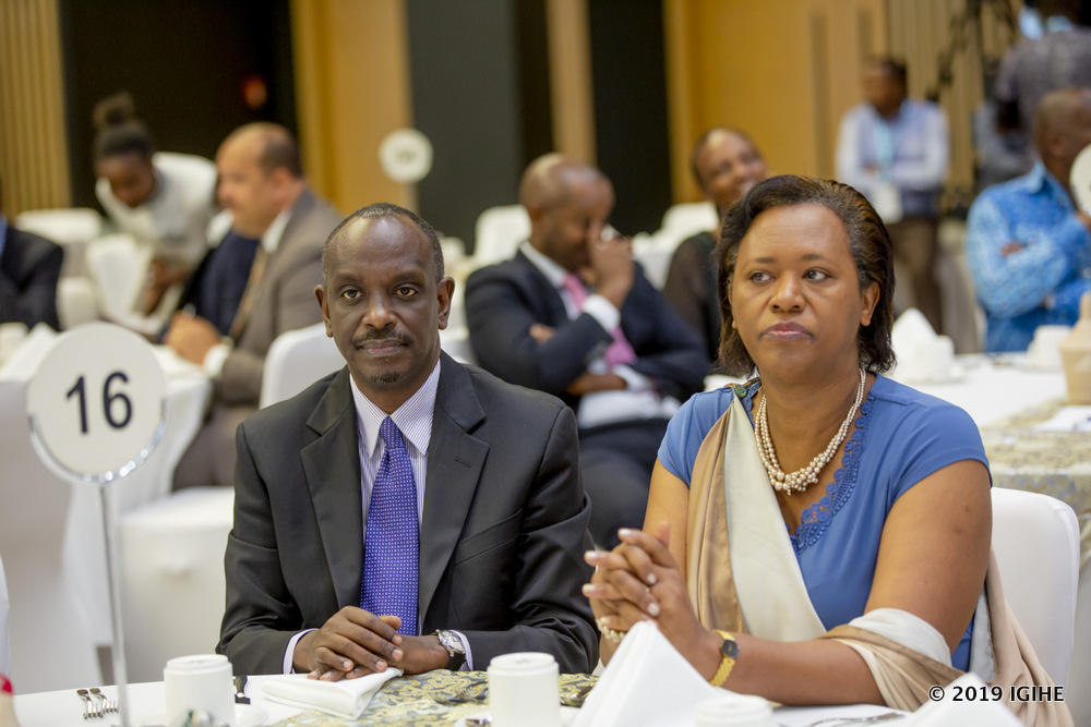 Minisitiri w'Ububanyi n'Amahanga, Dr Richard Sezibera ni umwe mu bayobozi bitabiriye aya masengesho yo kuragiza Imana igihugu
