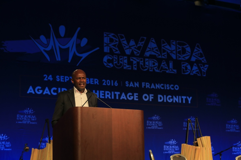 Andrew Mwenda, yarase iterambere ry’u Rwanda kuva ku mihanda, inyubako nka Kigali Convention Center, imiyoborere, ubwisungane mu kwivuza n’umutekano, anageza ku basirikare n’abapolisi bakora kinyamwuga