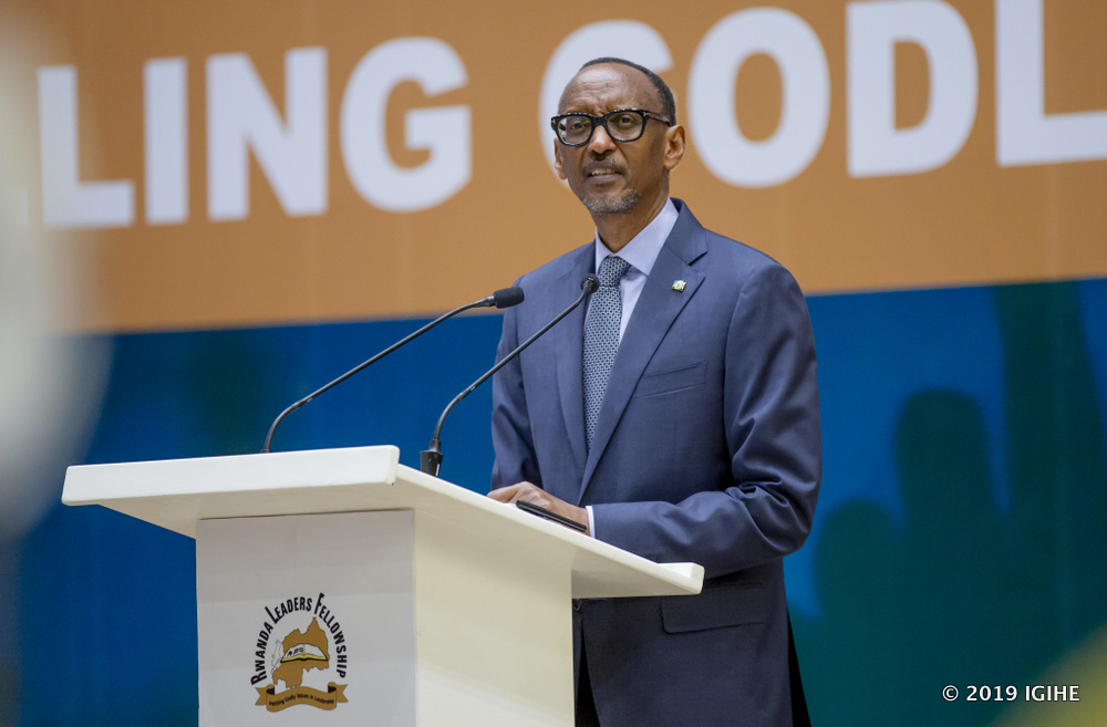 Perezida Kagame yavuze ko biteye isoni ku muyobozi, kuzahinguka imbere y'Imana ayoboye abantu barwaye bwaki