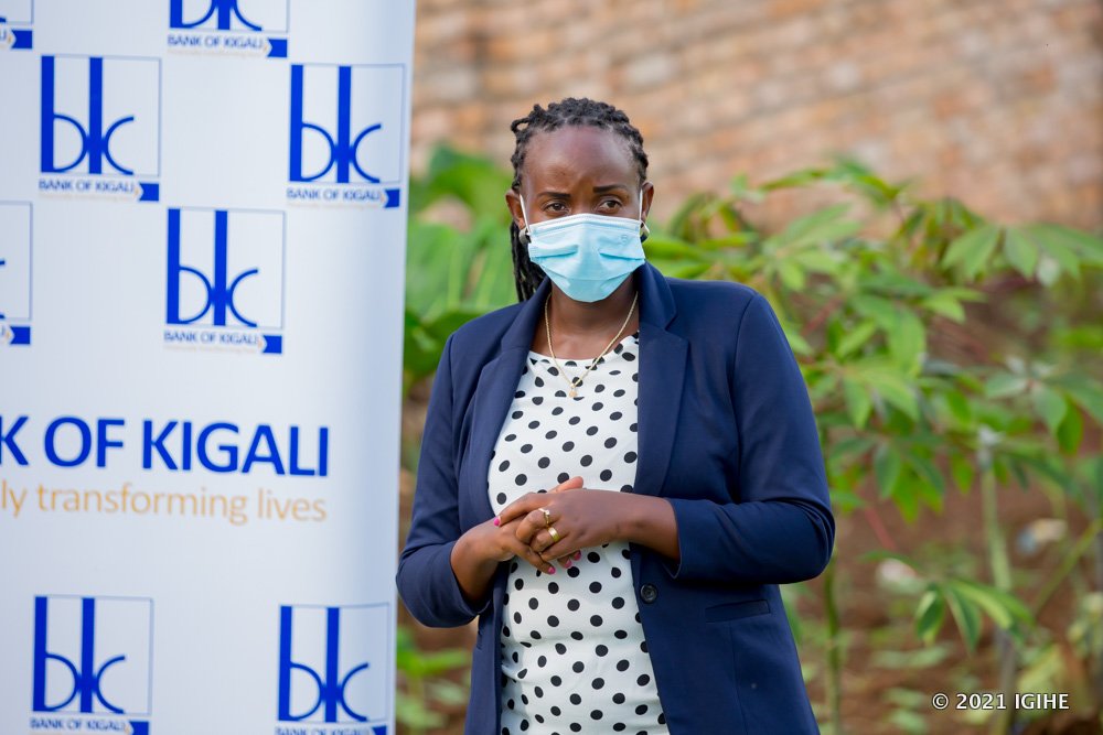 Umunyamabanga Nshingwabikorwa w'Akagari ka Gacuriro, Kayitesi Redempta, yashimiye ubufasha bwahawe abagore bo muri aka gace