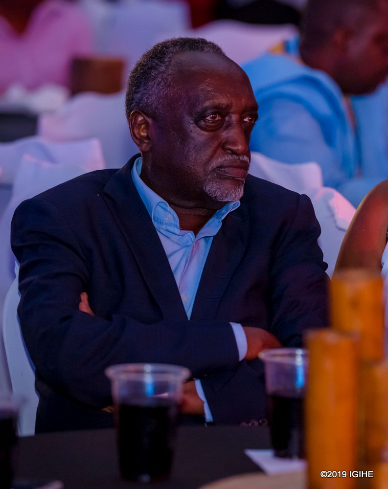 Senateri Tito Rutaremara ni umwe mu bitabiriye igitaramo cya Sentore