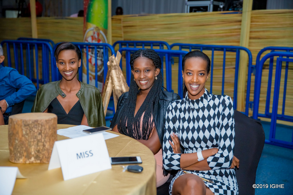 Uhereye iburyo hari Miss Iradukunda Elsa, Miss Nimwiza Meghan na Miss Iradukunda Liliane