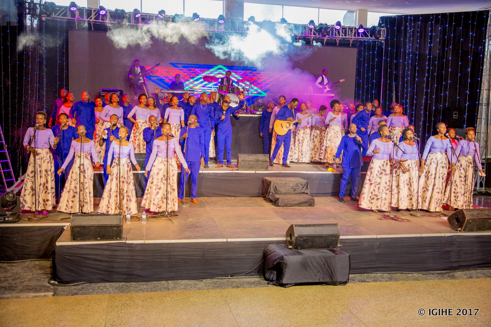 Alarm Ministries ubwo yari mu gitaramo True Worship Atmosphere cyabereye kuri Dove Hotel ku wa 22 Ukwakira 2017