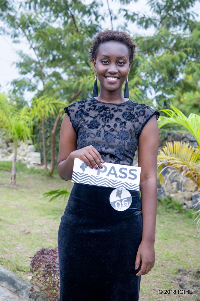 Akanyamuneza kari kose kuri Igihozo Mireille nyuma yo kwemererwa gukomeza mu kindi cyiciro muri Miss Rwanda 2019