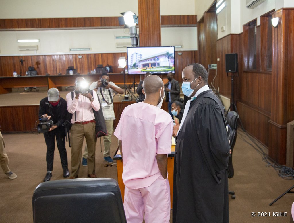 Nsabimana Callixte Sankara aganira n'umwavoka we Me Nkundabarashi Moïse