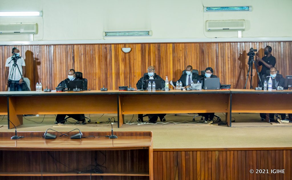 Inteko y'abacamanza ubwo iburanisha ryari ririmbanyije