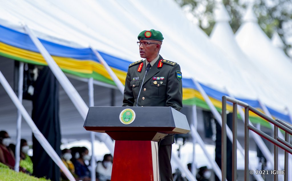 Umuyobozi w’Ishuri Rikuru rya Gisirikare rya Gako, Maj. Gen. Innocent Kabandana, yavuze ko abanyeshuri binjijwe mu Ngabo z’u Rwanda bakoze akazi gakomeye
