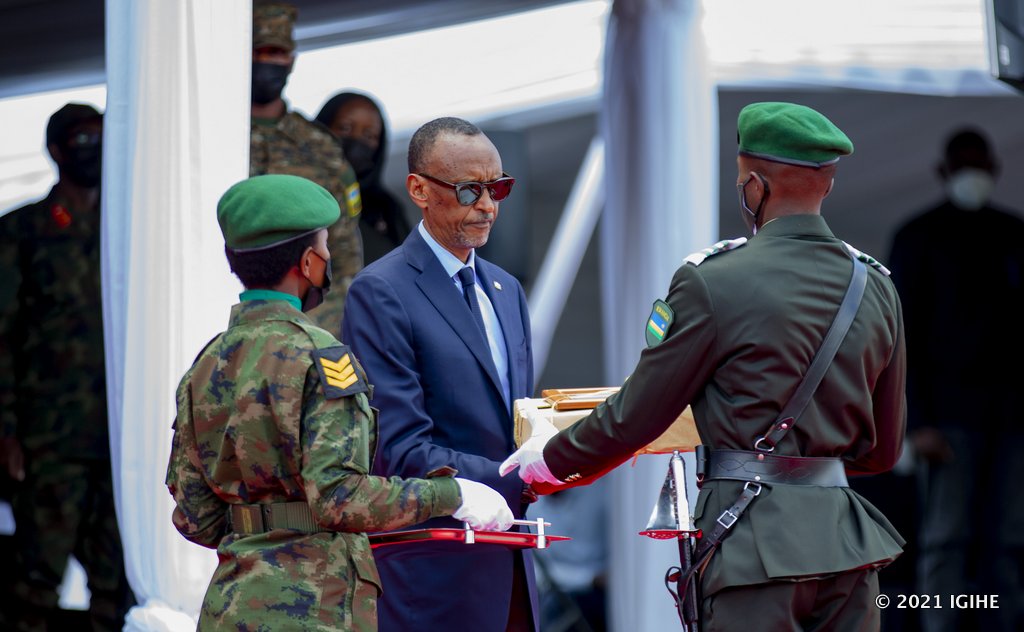 Perezida Kagame yahembye abanyeshuri bitwaye neza mu gihe cy'amasomo
