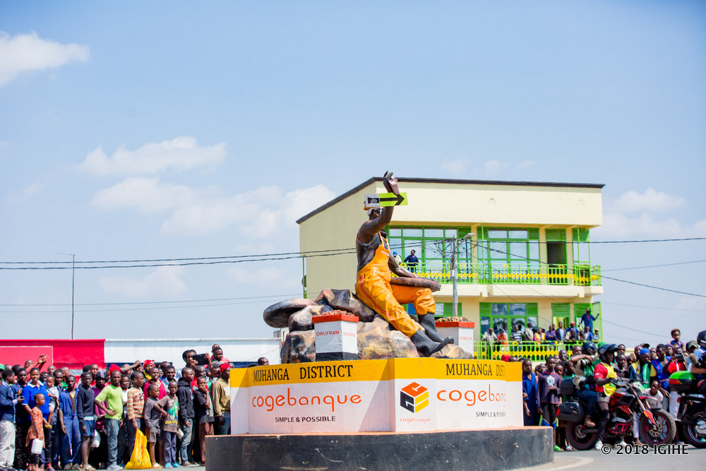 Cogebanque imaze kuba ubukombe mu gutanga serivisi za banki mu gihugu hose. Aha ni mu Karere ka Muhanga