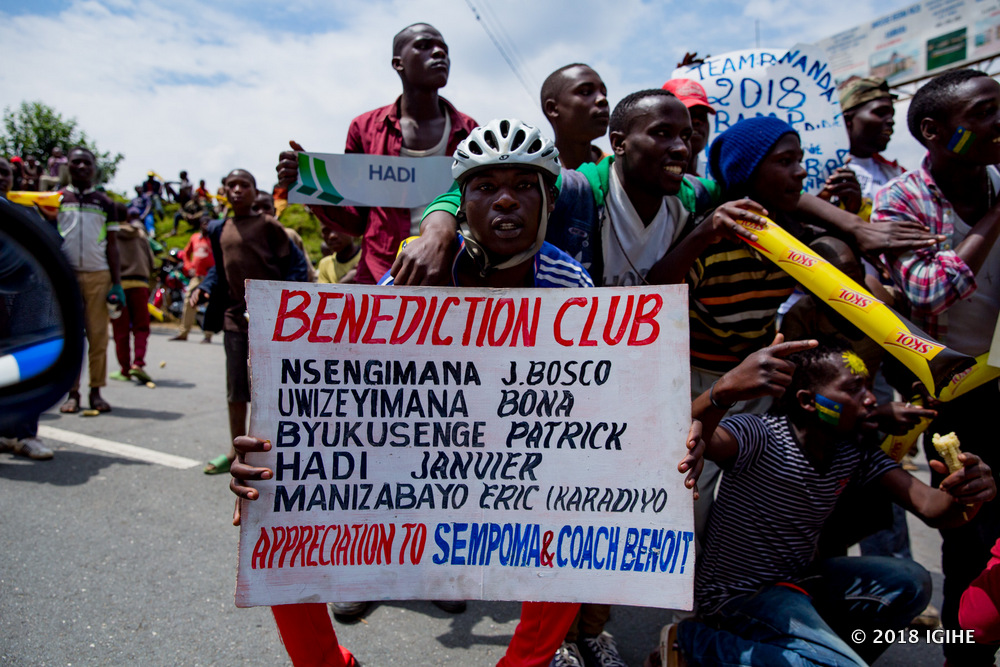 Ikipe ya Benediction n'umutoza wayo Sempoma Felix bashimiwe uko bazamuye umukino w'amagare mu Burengerazuba bw'u Rwanda