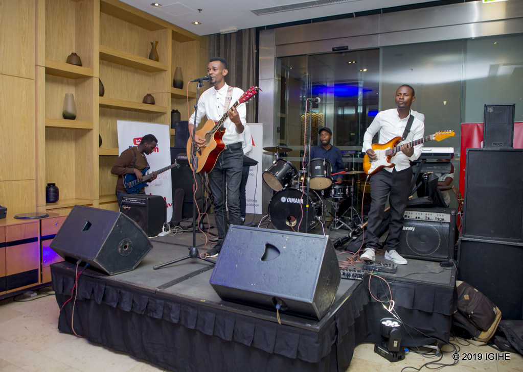 Salus Music Band yanyuze abitabiriye igitaramo ihundagazwaho amajwi yayemereye gukomeza mu kindi cyiciro cy'irushanwa ritegurwa na Kigali Marriott Hotel