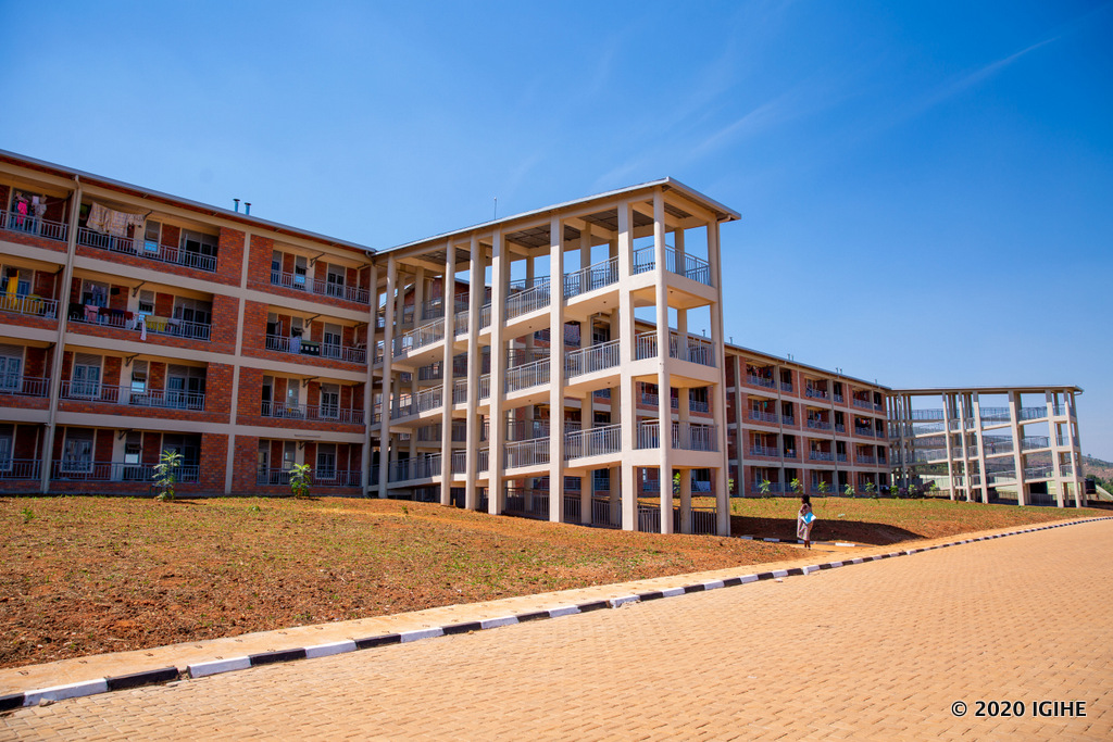 Mu cyiciro cya mbere cy’umushinga wo kubaka umudugudu wa Karama, hubatswe inzu zifite ubushobozi bwo gutuza neza imiryango 240, ku kiguzi cya miliyari 8 Frw