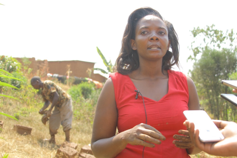 Umwe mu baririmbyi ba Friends of Jesus, Sarah Busingye aganira n'itangazamakuru yatangaje ko inzu batangiye kubaka bazakurikirana ko yuzuye ikanatahwa