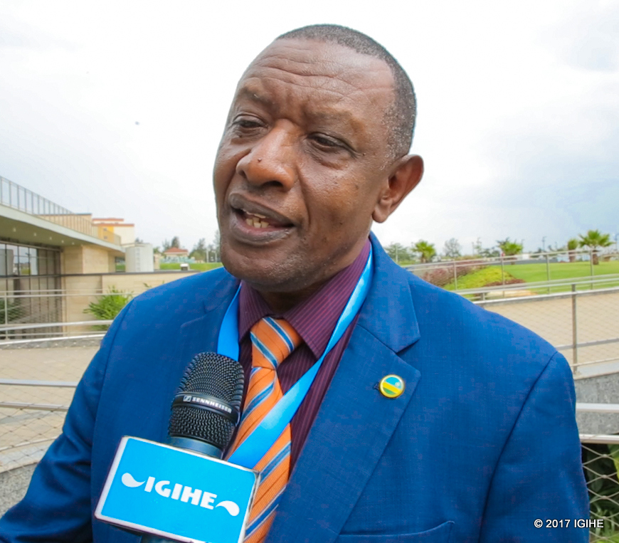 Ambasaderi w’u Rwanda muri Uganda, Maj. Gen. Frank Mugambage, yatangaje ko u Rwanda rwamaze gusaba ibisobanuro Uganda ku mpamvu z’ifungwa rya hato na hato ry’abanyarwanda