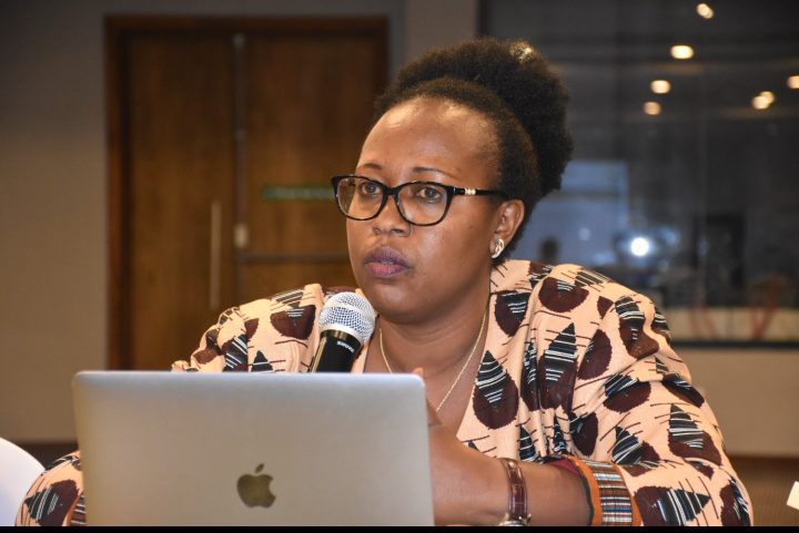 Umunyamabanga wa Leta muri MINALOC, Ingabire Assoumpta, yasabye abanze kwikingiza kwihutira gufata urukingo kuko ari umuti