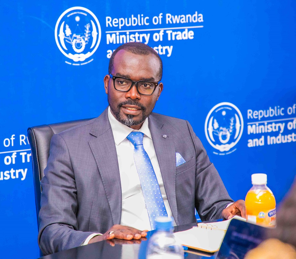 Minisitiri Prudence Sebahizi yavuze ko hari gukorwa ibishoboka ngo ububiko bw'ibikomoka kuri peteroli bwiyongere