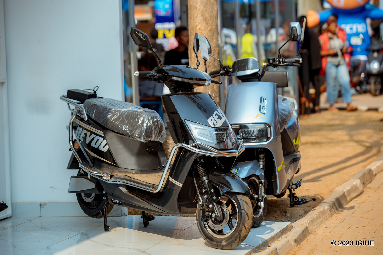Muri iyi Expo hari kumurikwa moto z'amashanyarazi kandi zihendutse