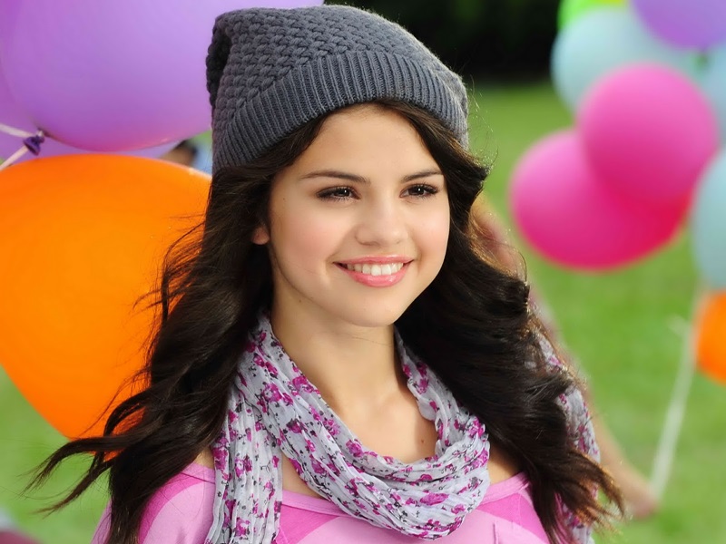 Selena Gomez akurikiwe na miliyoni ijana muri 500 ziri kuri Instagram