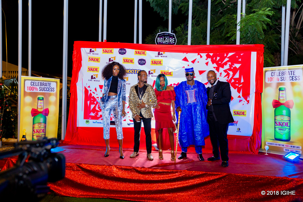 Semuhungu Eric n'umujyanama we bageze ahabereye iki gitaramo bari kumwe na Fearless