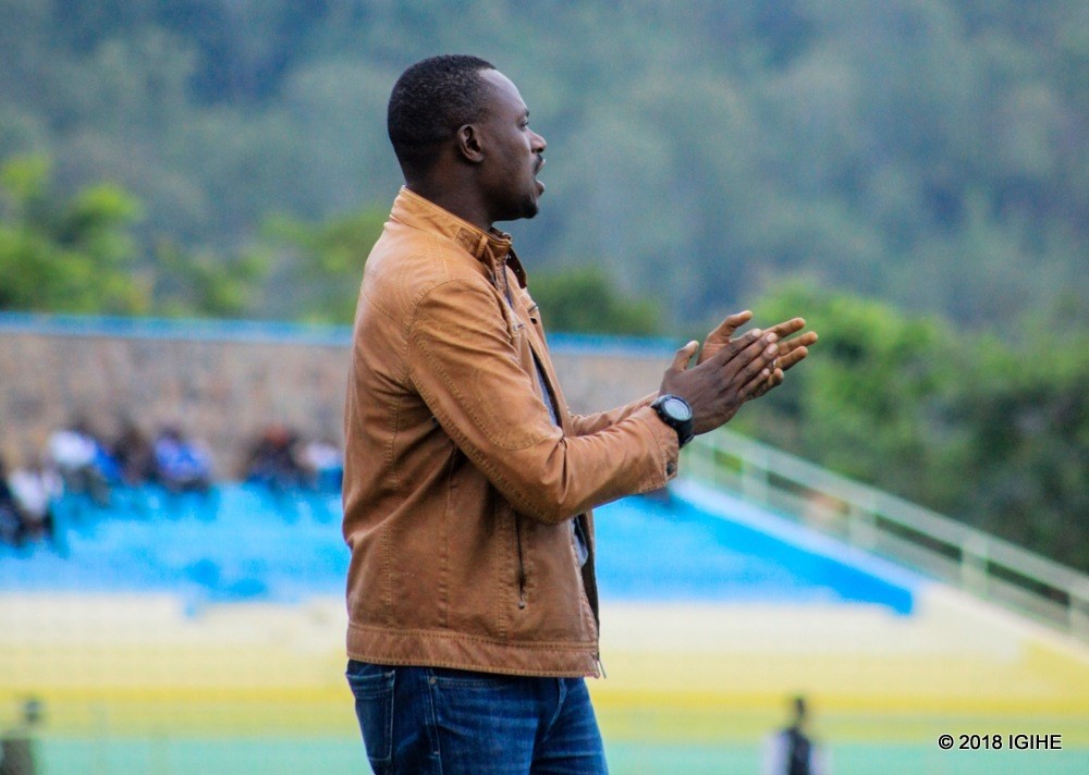 Seninga Innocent yavuze ko Buffet ukuriye abafana ba Musanze FC yahaye ruswa abakinnyi babiri kugira go bitsindishe maze yirukanwe