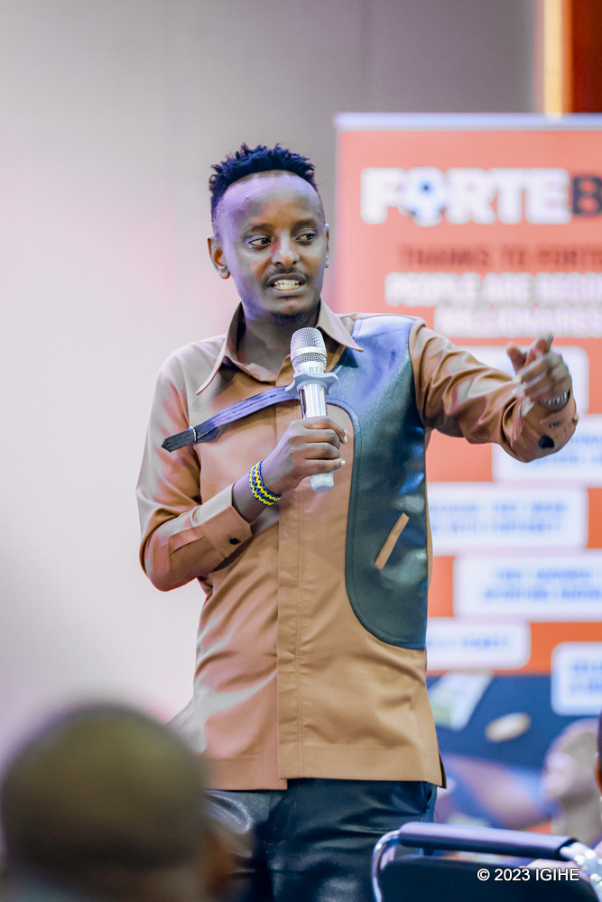 Seth Zuby niwe utegura iri serukiramuco ry'urwenya
