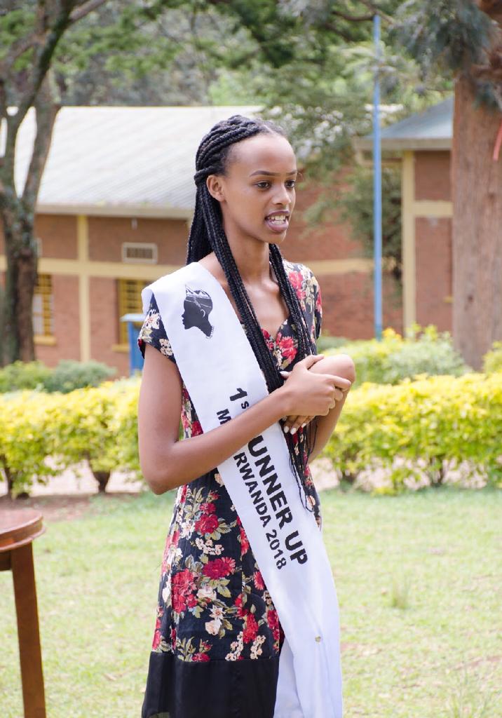 Miss Shanitah aganiriza abanyeshuri