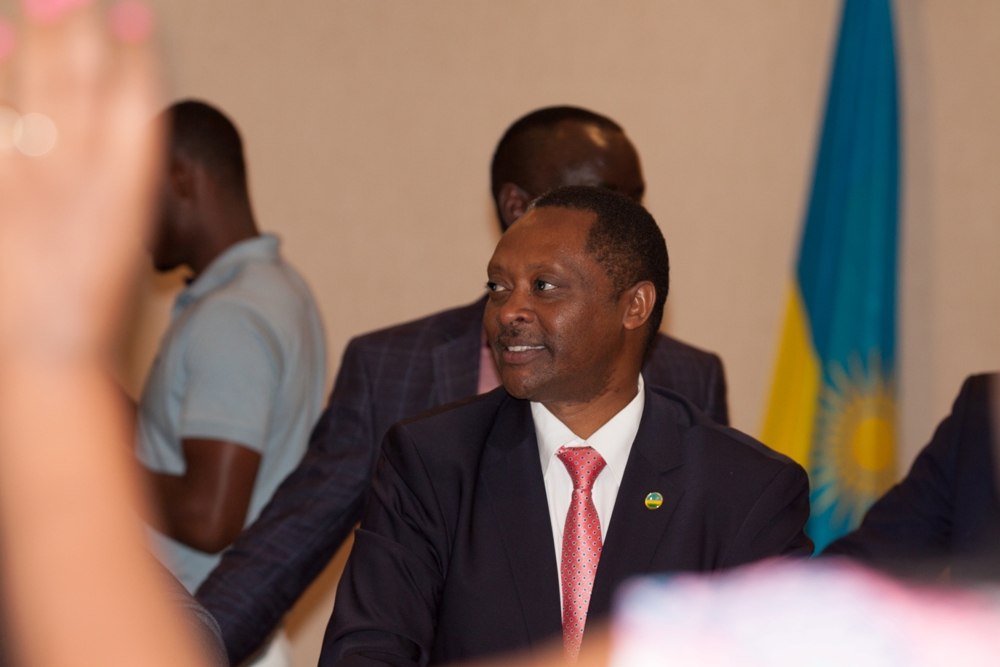 Minisitiri Prof.Anastase Shyaka we yaganirije abitabiriye US-Rwanda Convention ku bijyanye n’ubuyobozi bwiza igihugu kimaze kwimakaza