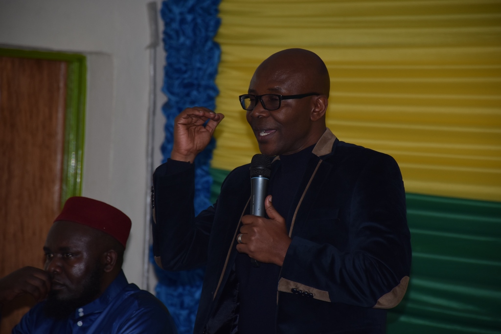 Umuyobozi Mukuru ushinzwe Amajyambere Rusange n’Imibereho Myiza y’Abaturage muri Minaloc, Sheikh Bahame Hassan, yasabye Abanya-Karongi guhagurukira ikibazo cy'ibiyobyabwenge