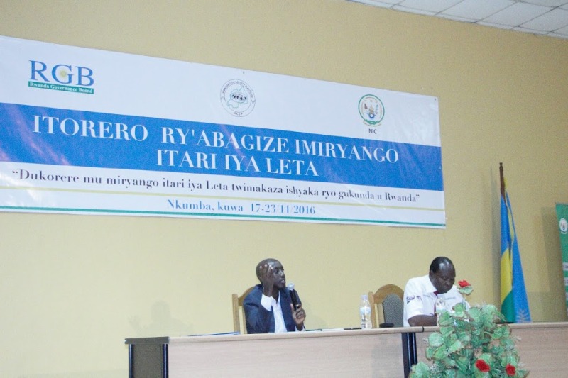 Minisitiri w'Ubutegetsi bw'Igihugu, Francis Kaboneka na Rucagu Boniface, Umuyobozi wa Komisiyo y'Itorero ry'Igihugu