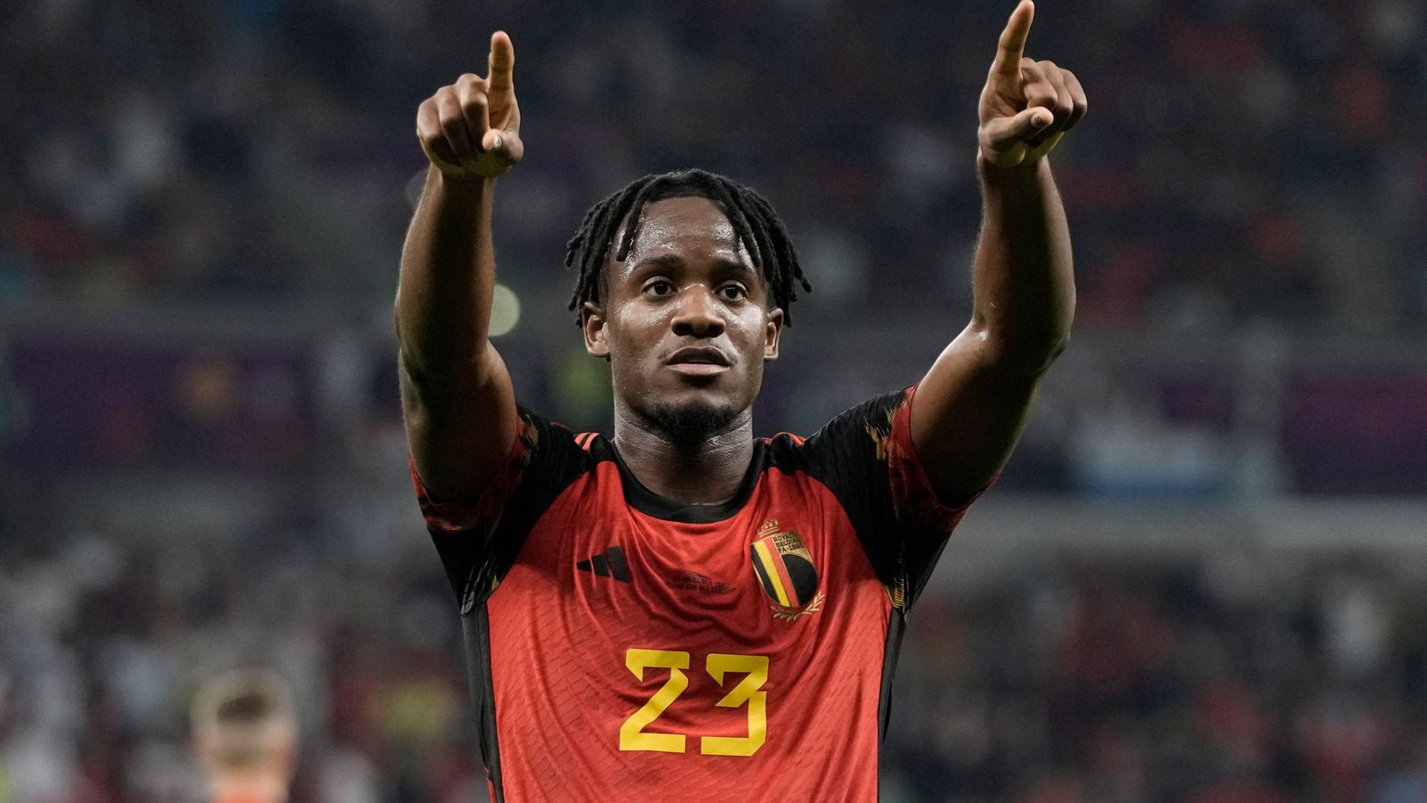 Michy Batshuayi yishimira igitego yatsindiye u Bubiligi ku munota wa 44