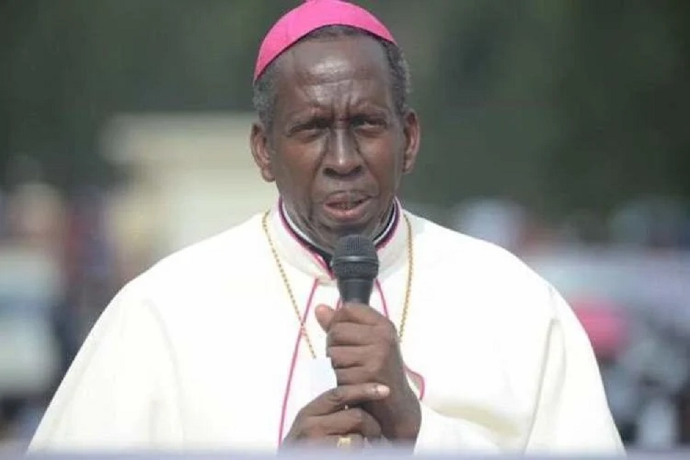 Mgr Smaragde Mbonyintege yavuze ko ibaruwa yagiye hanze itabariza Padiri Kagabo ifite abo yari igenewe