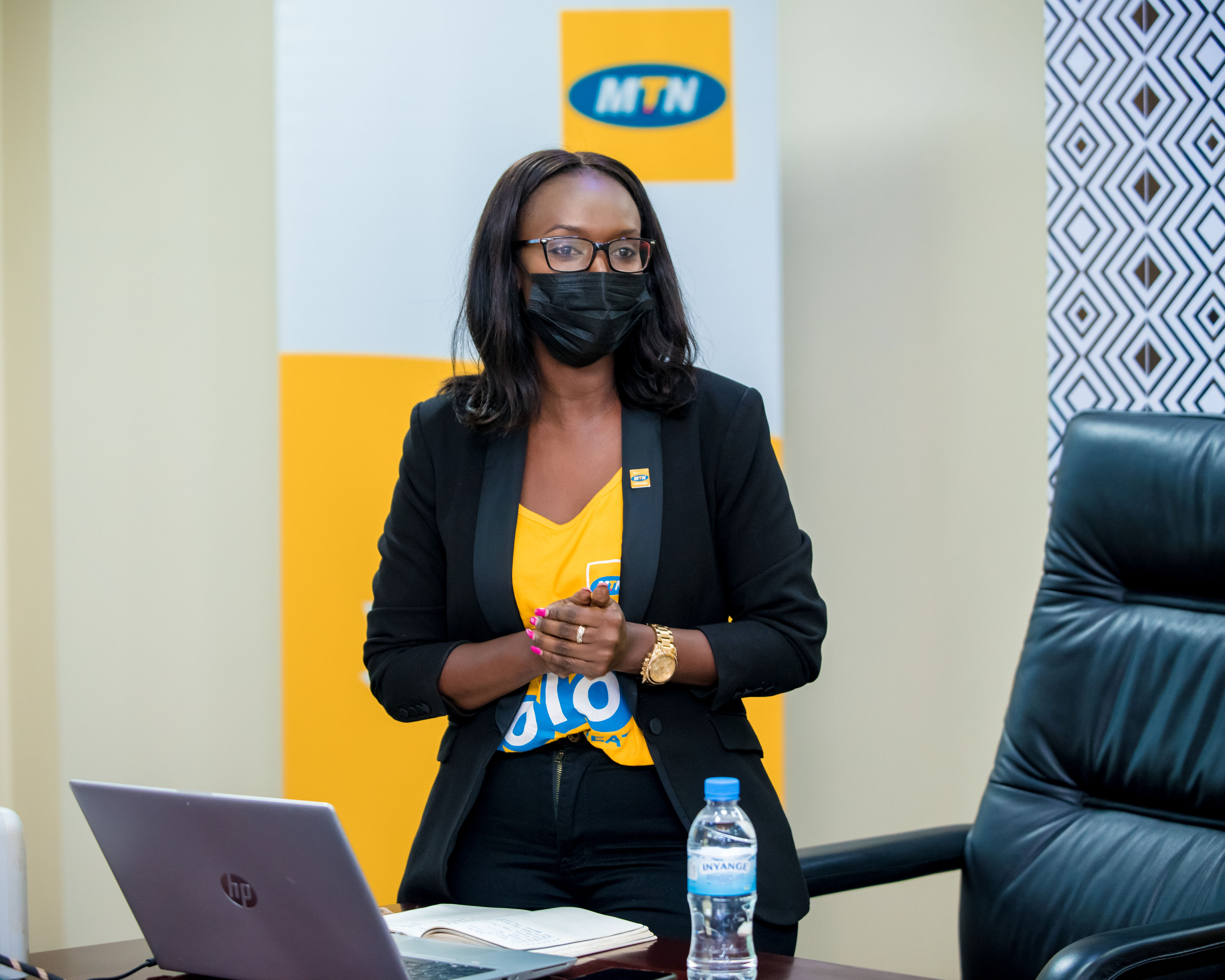 Wibabara Gisèle Fanny ukora muri MTN ni we wari umusangiza w'amagambo