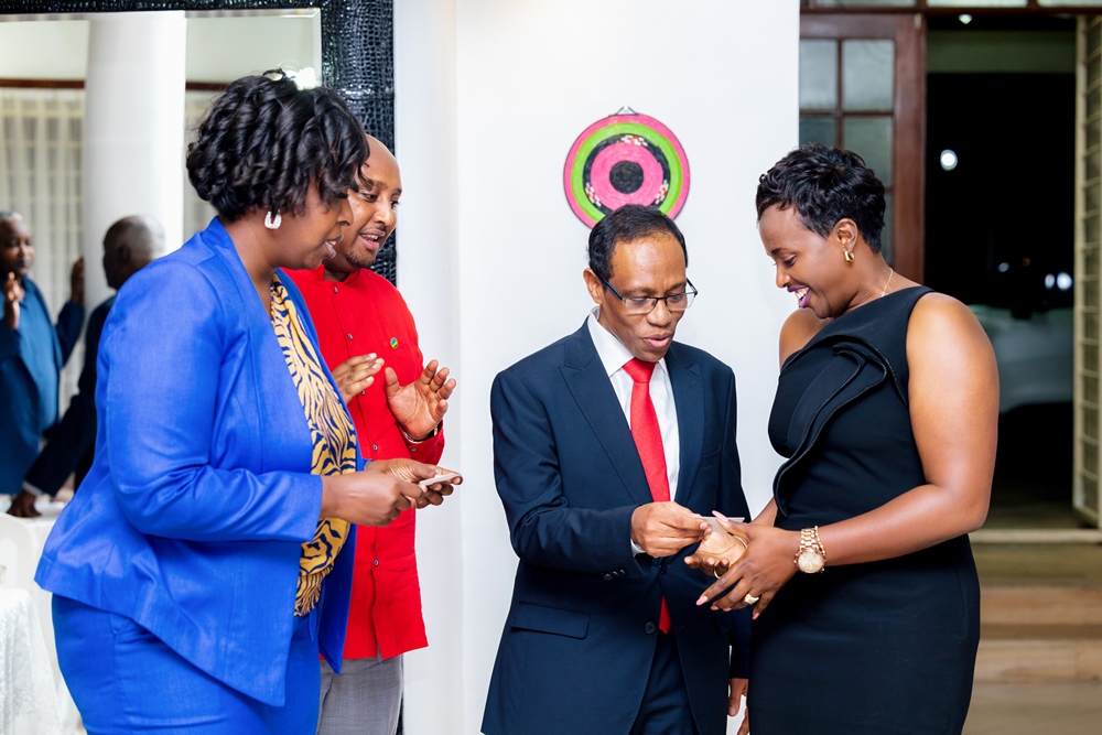 Ambasaderi Dafallaaganira n'abashoramari b'abanyarwanda