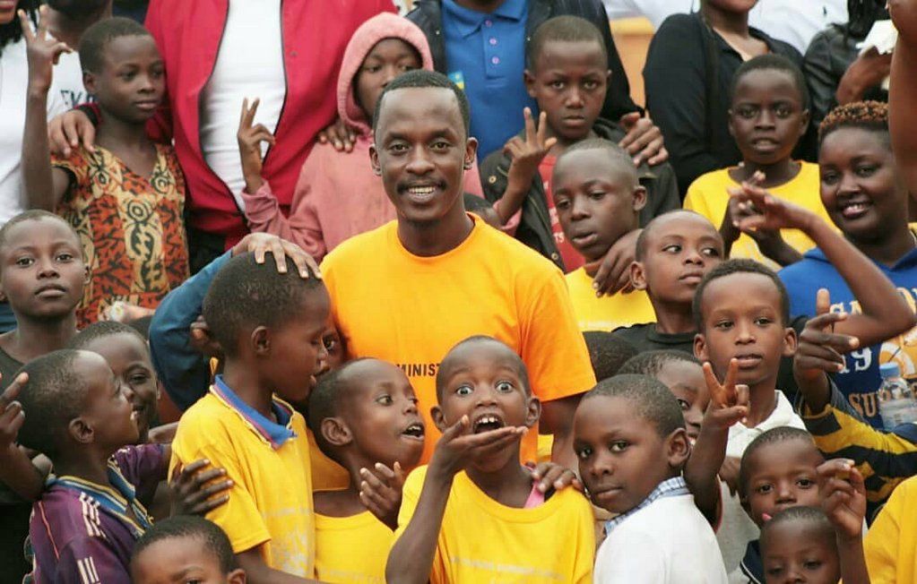 Prophet Sultan Eric muri Nyakanga yasuye abana b'imfubyi barererwa mu Kigo cy'Imfubyi cyo kwa Gisimba i Nyamirambo