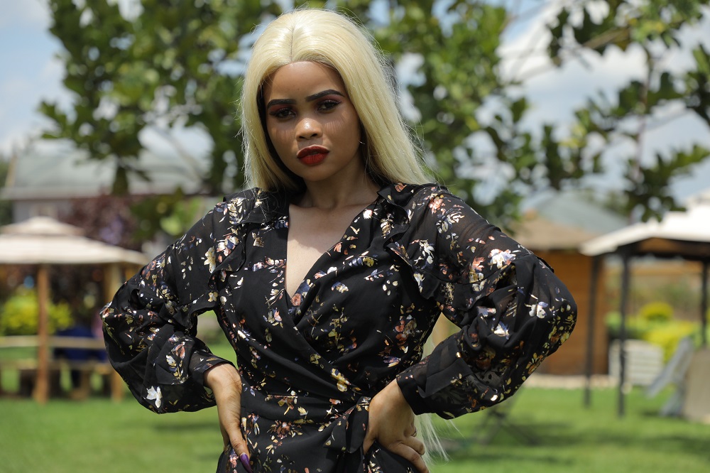 Sunny yakuriye mu buzima bukomeye nk'umukobwa w'imfubyi