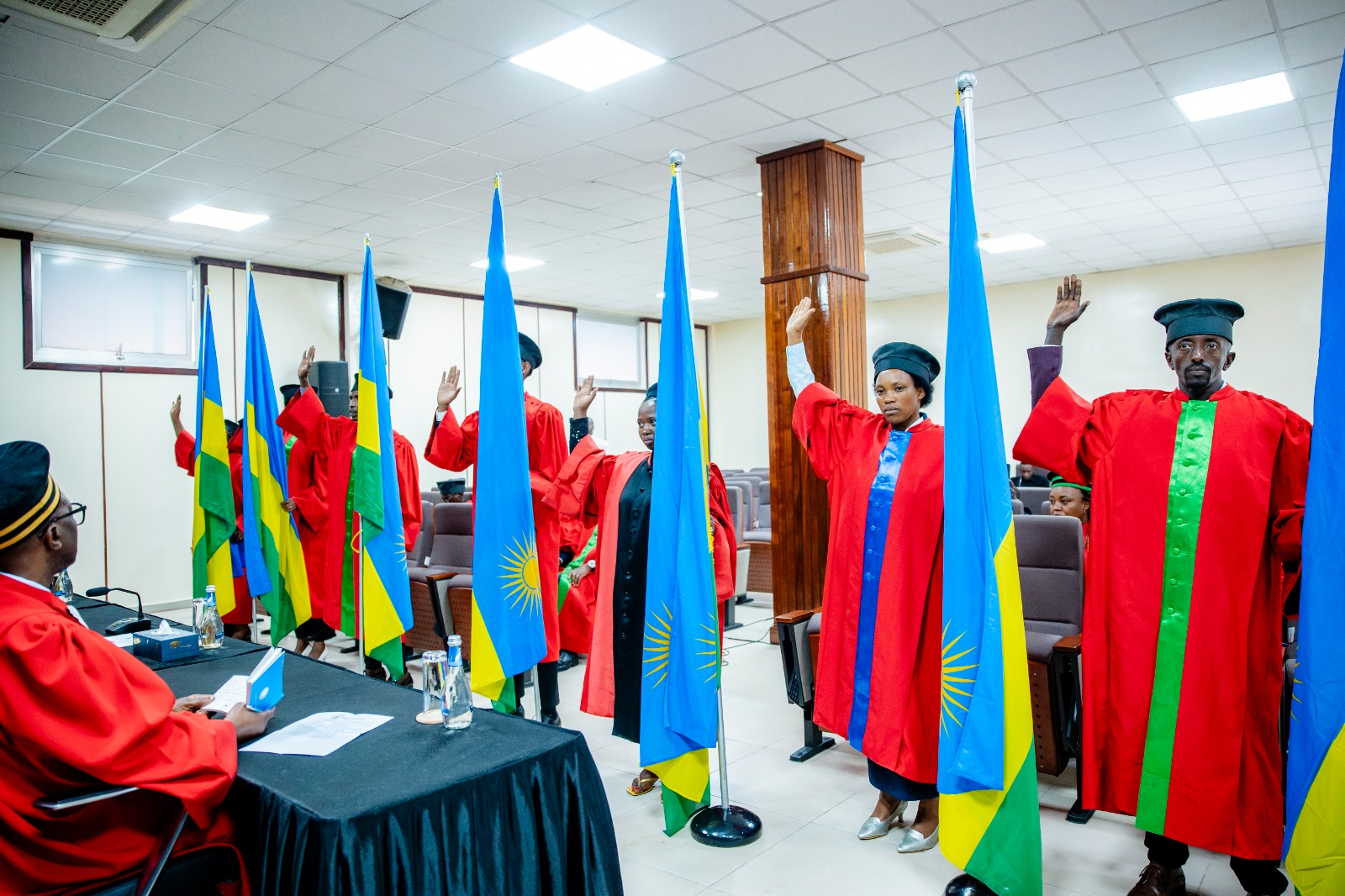 Perezida w'Urukiko rw'Ikirenga yakiriye indahiro z'abacamanza barindwi n'abanditsi b'inkiko umunani