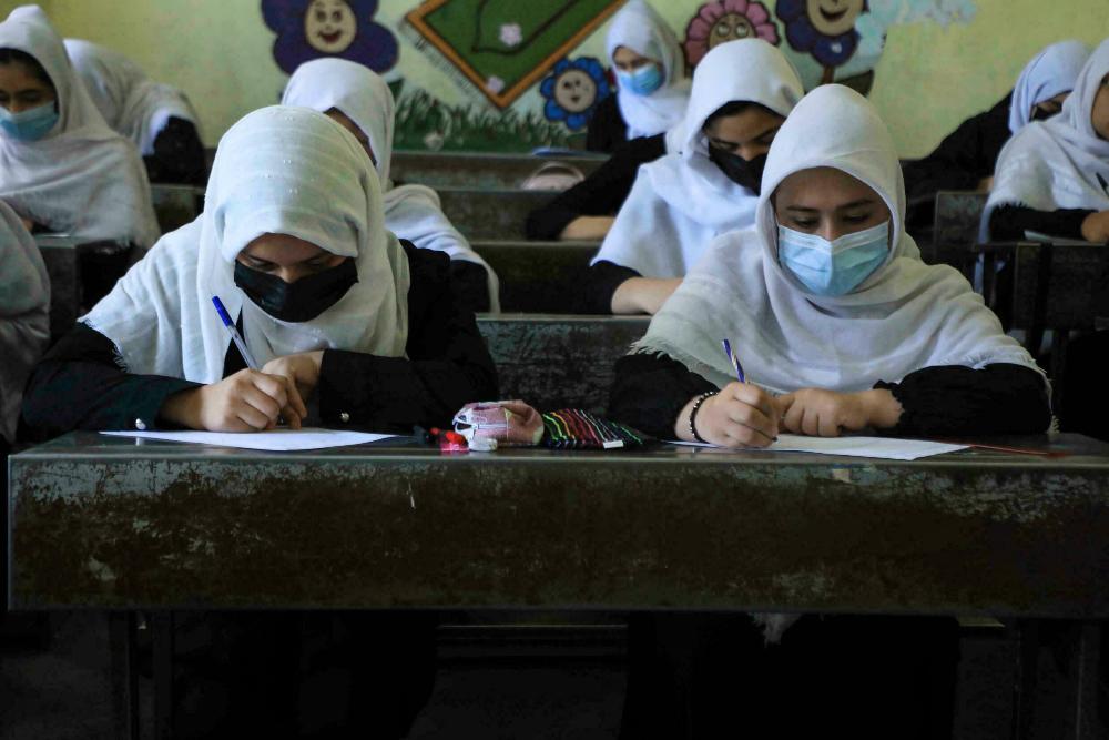 Abakobwa bo muri Afghanistan ntabwo bazongera kwemererwa kwigana n'abahungu