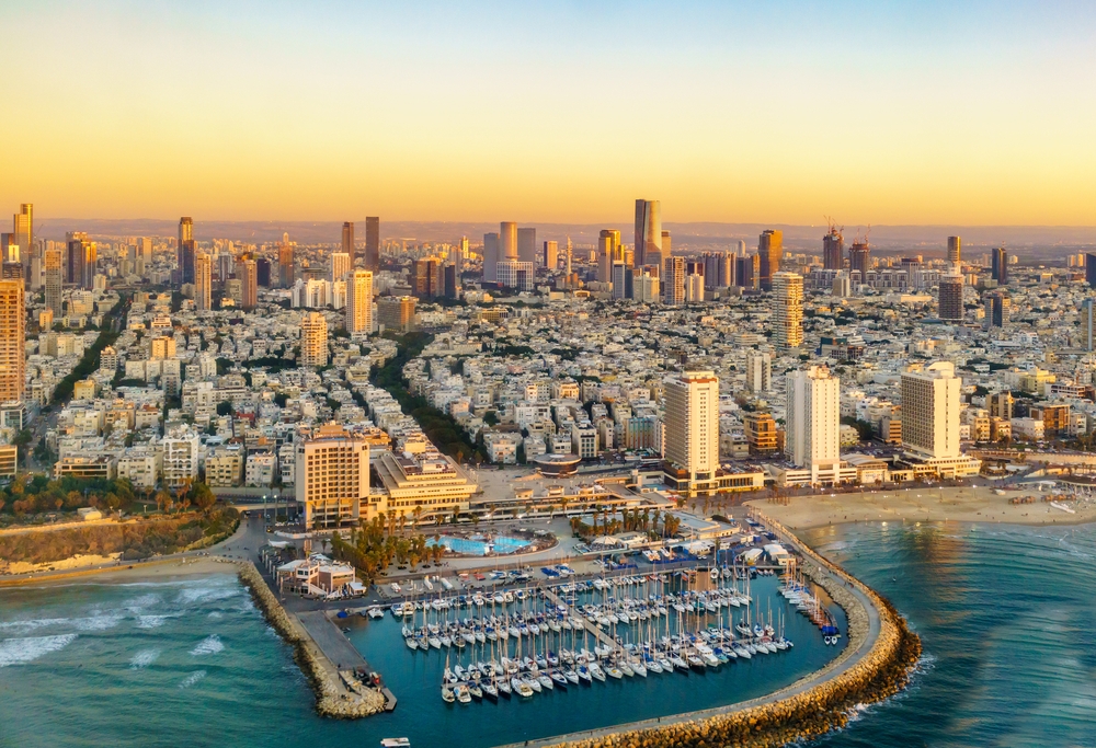 Umujyi wa Tel Aviv washinzwe mu 1909 ufite kirometerokare 52 ugaturwa n’abaturage 435.855 nk'uko ibarura ryabigaragaje mu 2016
