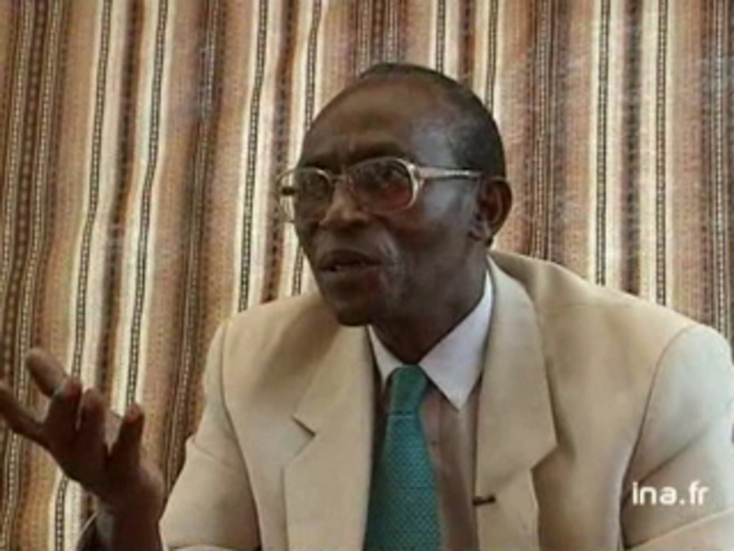 Théodore Sindikubwabo amaze guhungira i Bukavu, yakomeje kwitwara nka Perezida wo mu buhungiro anakomeza kuyobora ibikorwa byari bigamije kugaruka kugaba ibitero ku Rwanda
