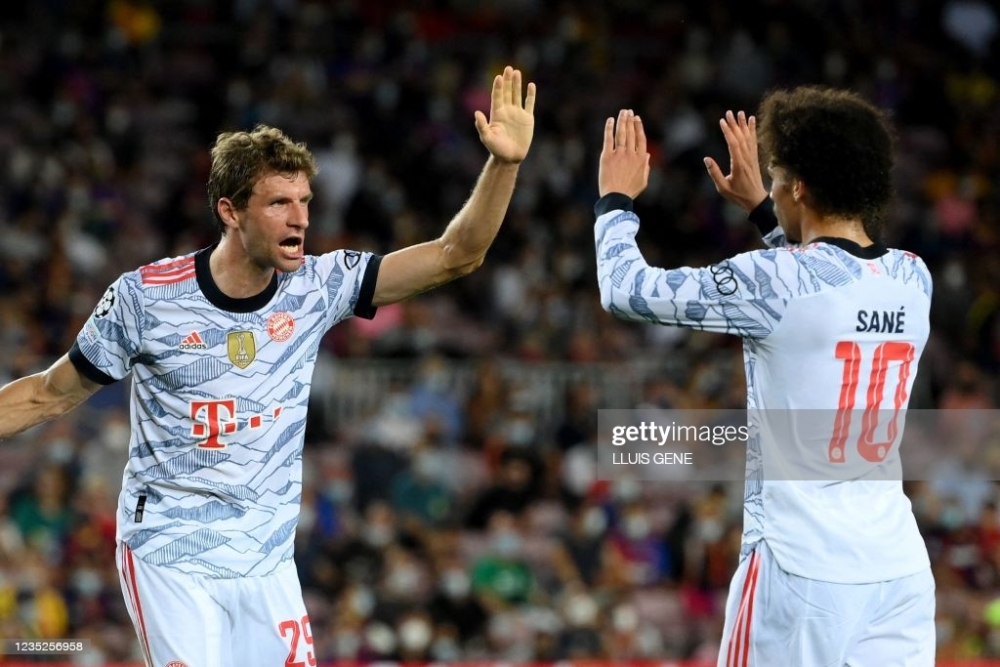 Thomas Muller na Leroy Sane bishimira igitego cya mbere cya Bayern Munich
