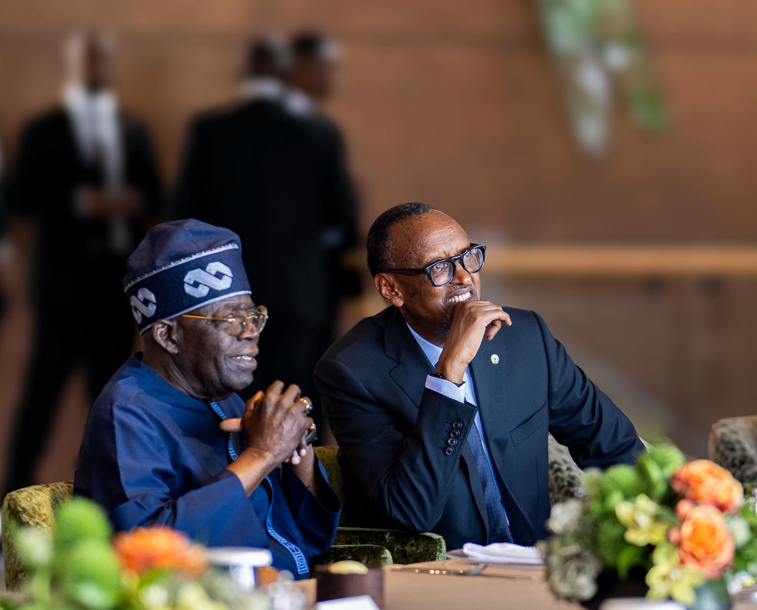 Perezida Kagame yakiriye Bola Tinubu n'abari bamuherekeje ku meza