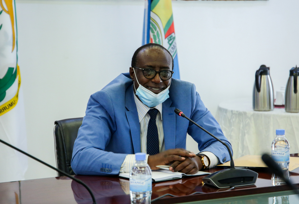 Umunyamabanga wa Leta muri Minaffet ushinzwe Umuryango wa Afurika y’Iburasirazuba, yagaragarije aba banyamahanga ko bisanga mu Rwanda