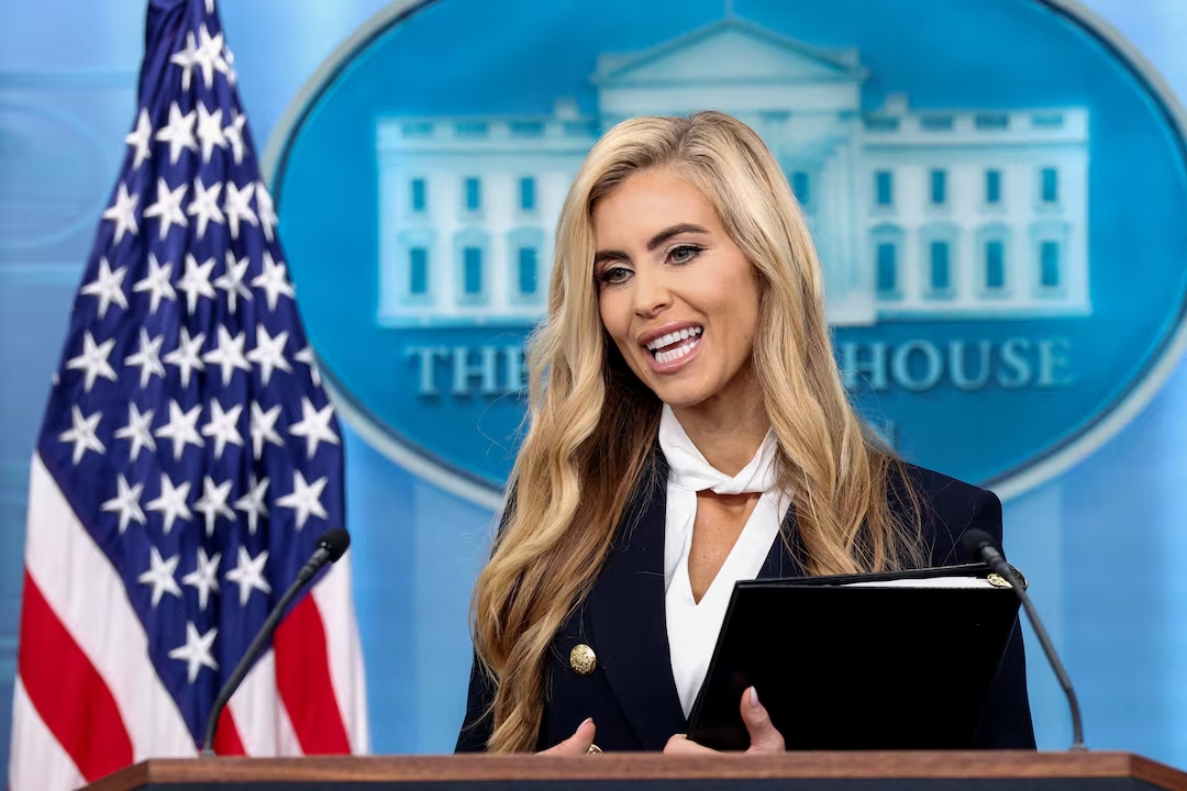 Umuvugizi mushya wa White House, Katie Zacharia, ari mu bibazo nyuma y'iminsi mike atangiye inshingano, kubera gushidikanya ku mashuri yize