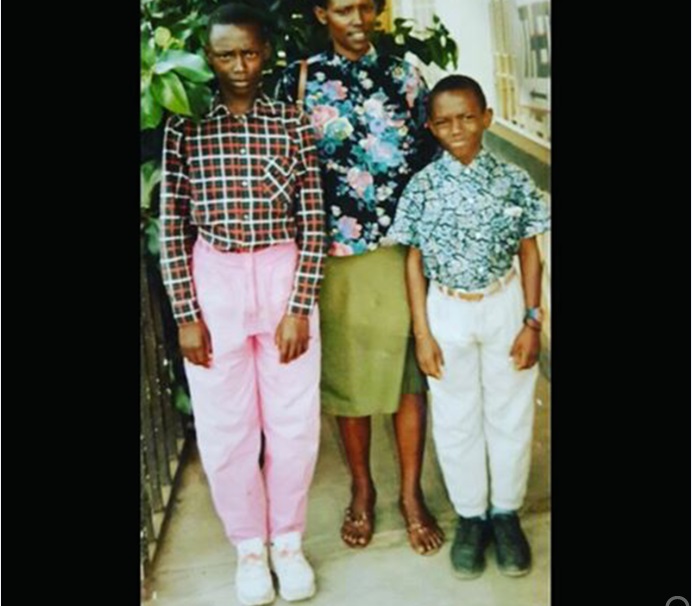 Tom Close(iburyo) hano yari afite imyaka icyenda y'amavuko